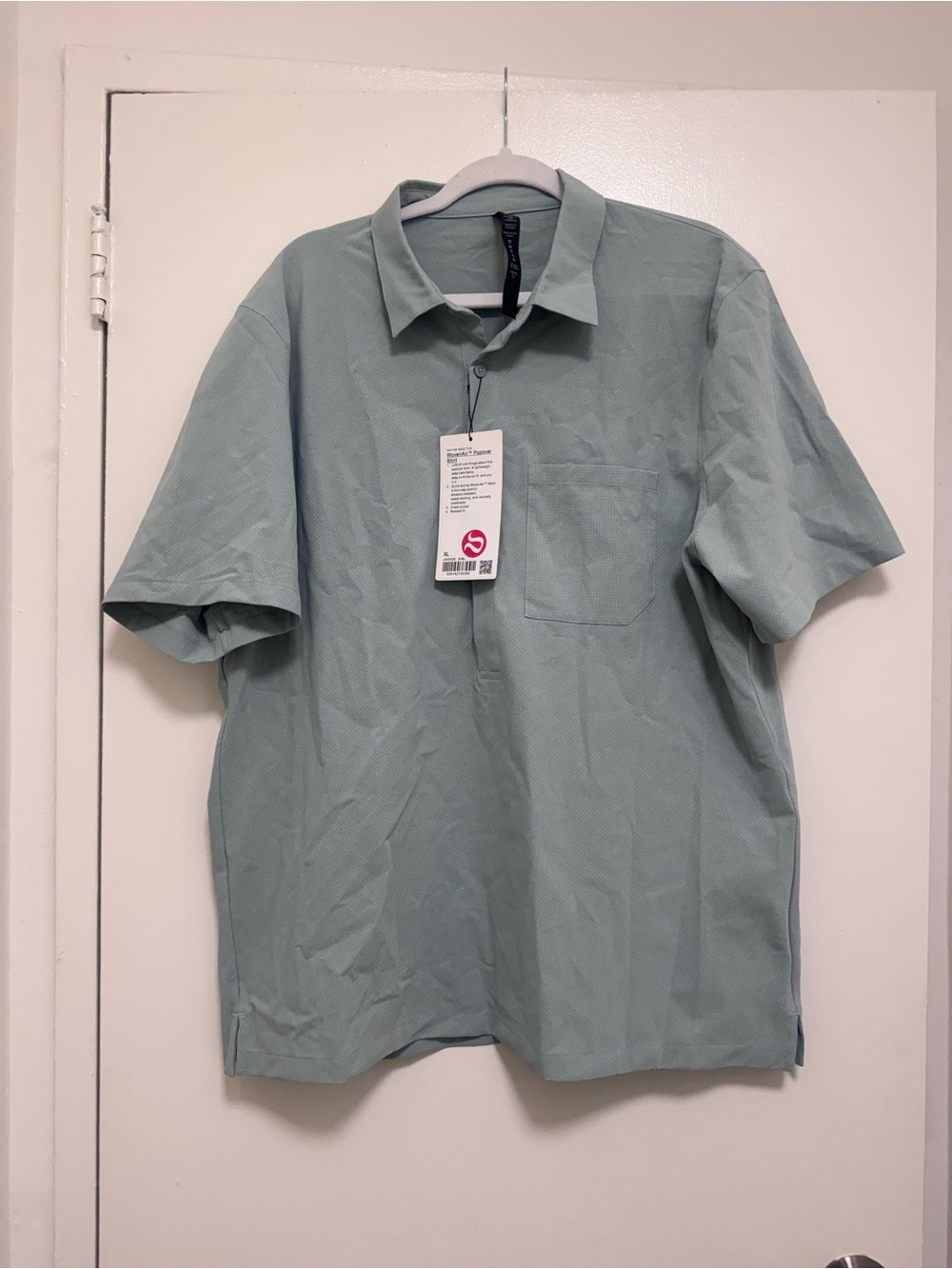 Lululemon WovenAir Popover
Shirt Men's Short-Sleeve Polo Shirt in Light Sage